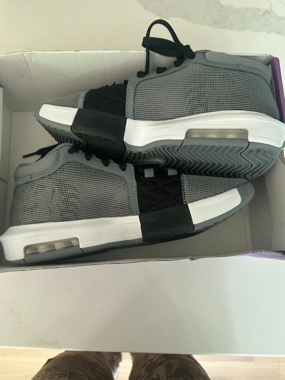 Nike LeBron Witness 8 Basketball Shoes NEW No Lid Size 10 Mens /11.5 Women's